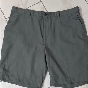 Men's Gray PGA Tour golf Shorts. Size 40